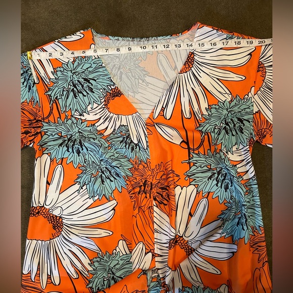 77. Ladies Floral Printed V-Neck and Half Sleeve Blouse.Size:S - Picture 11 of 13